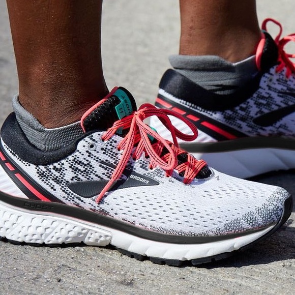 brooks ghost 11 size 10